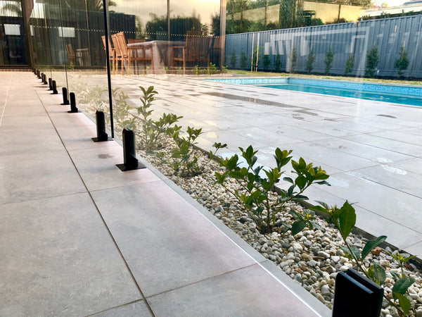 spigots and frameless glass panels